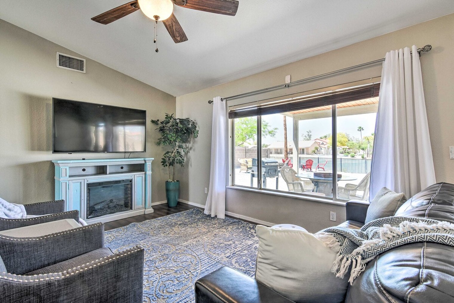 Building Photo - 2111 N Pebble Beach Dr