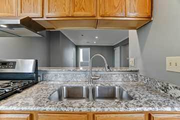 Building Photo - 852 Lincoln Ave