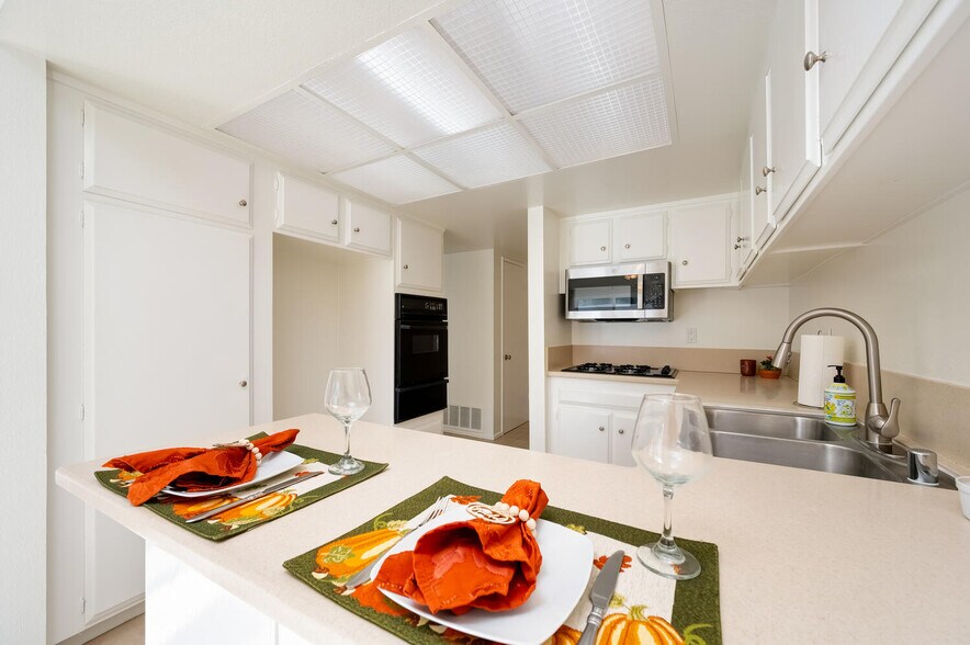 Building Photo - 30747 Calle Chueca