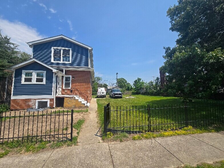 Building Photo - 449 Durbin St