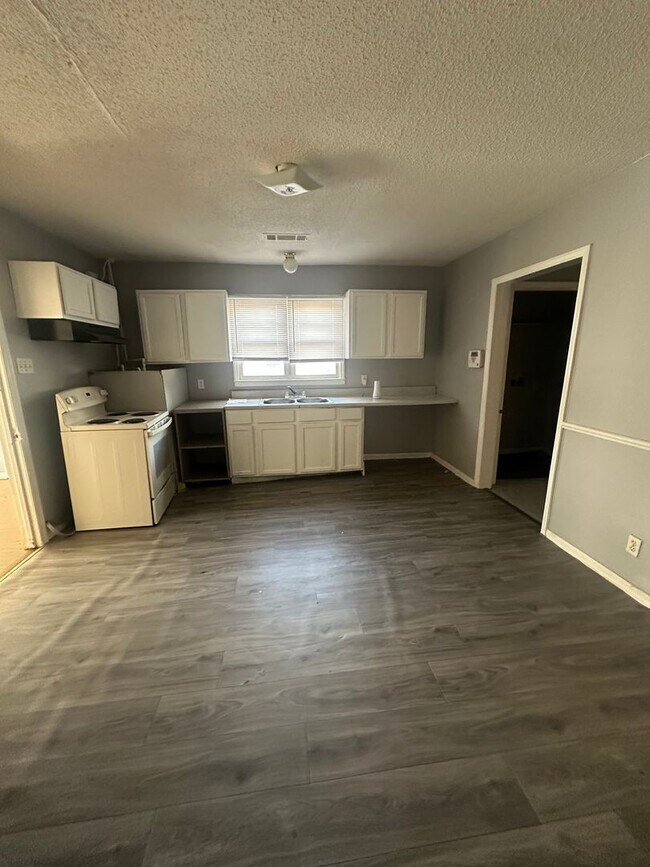 Building Photo - 1710 Arlington Park