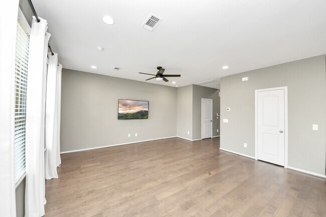 Building Photo - 1917 Barrel Oak Dr