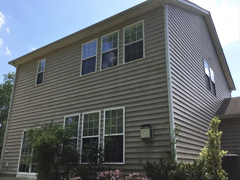 Building Photo - 615 Upwey Ct