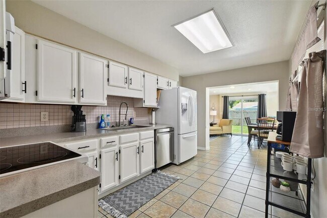 Building Photo - 4818 Holiday Dr