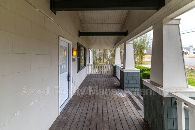 Building Photo - 5501 Lake Shore Dr