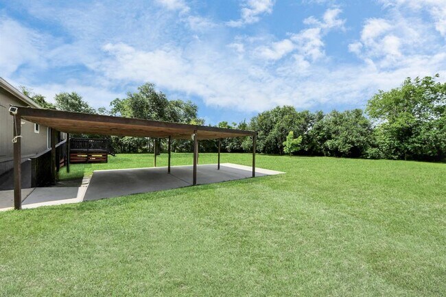 Building Photo - 4000 Mustang Rd
