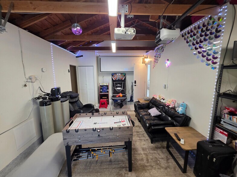 Building Photo - 6097 Charae St