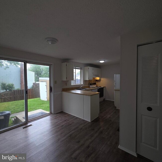 Building Photo - 1758 Springfield Ln