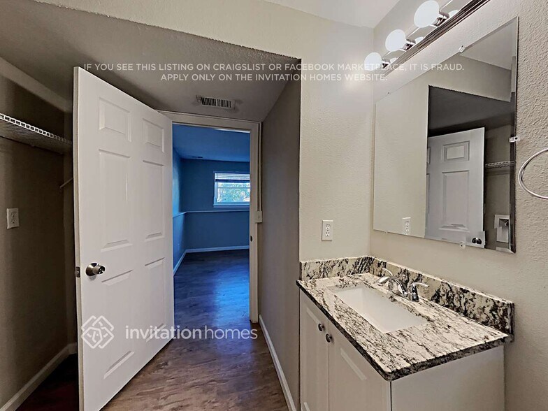 Building Photo - 9764 Columbine Ct