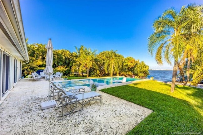 Building Photo - 62 S Sewalls Point Rd