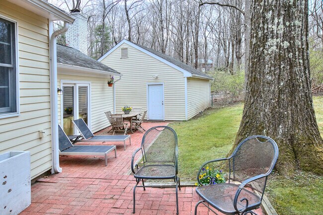 Building Photo - 1 Graystone Ln