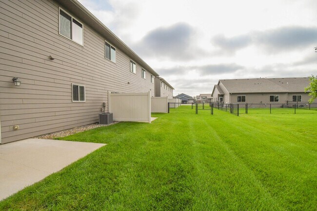 Building Photo - 8413 W 53rd St