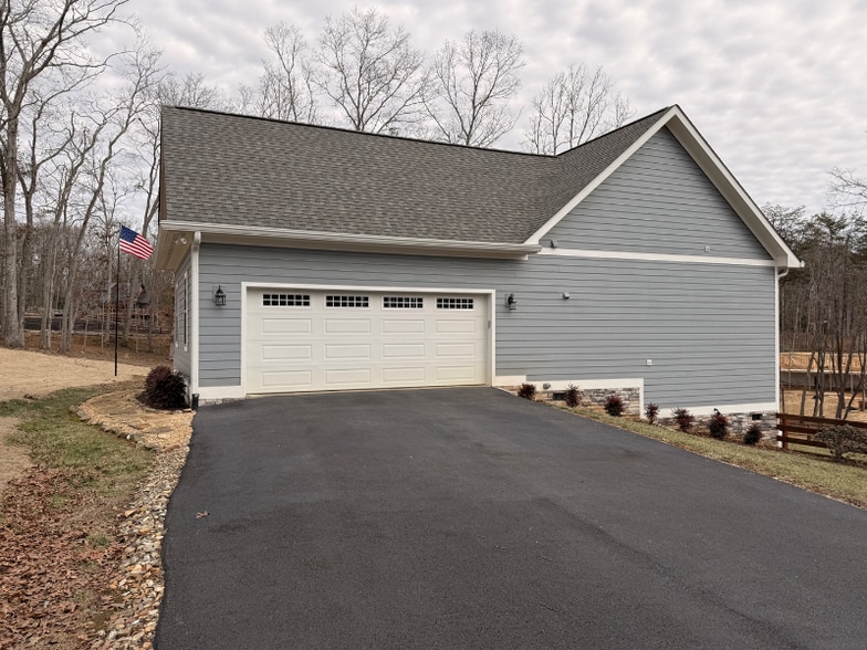 Building Photo - 445 Farmer Cir