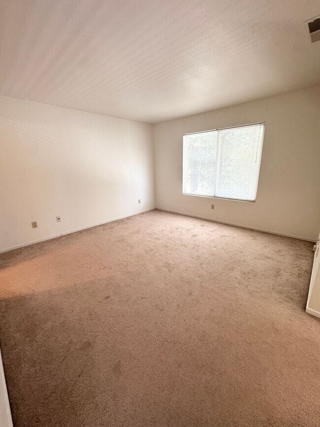 Building Photo - 310 Brightstone Cir