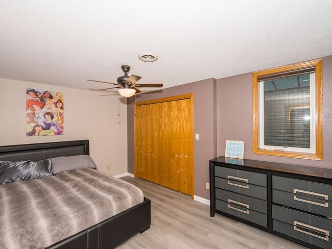 Building Photo - Cute 4 bedroom home for rent! Recently Upd...