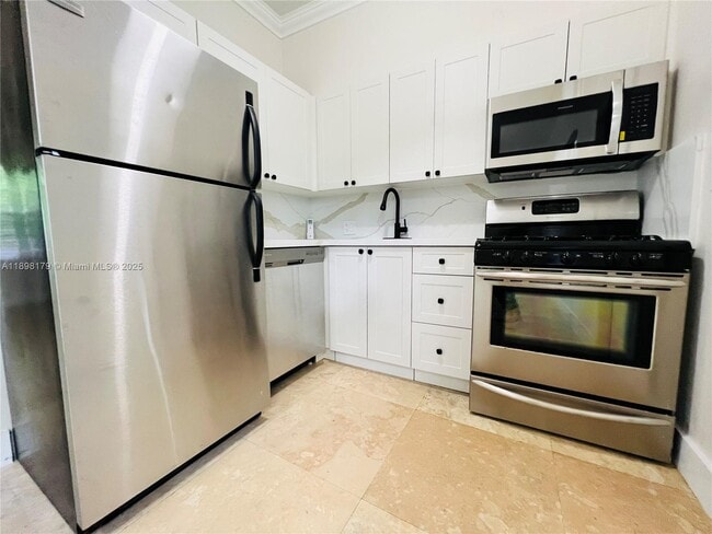 Building Photo - 1470 Lincoln Terrace