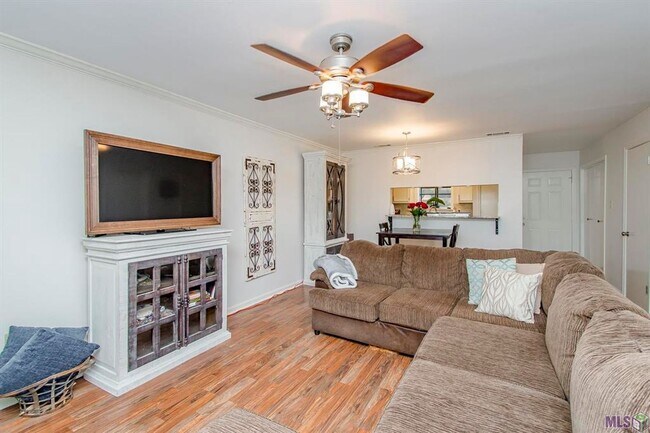 Building Photo - 2BR/2.5BA Corner Townhome – Near Woman’s Hospital