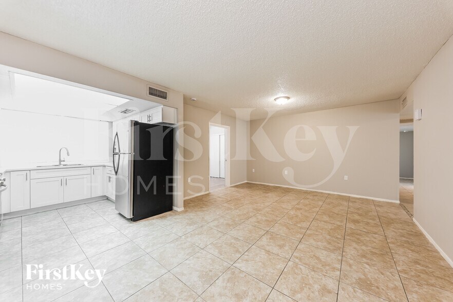 Building Photo - 3816 W Northern Ave