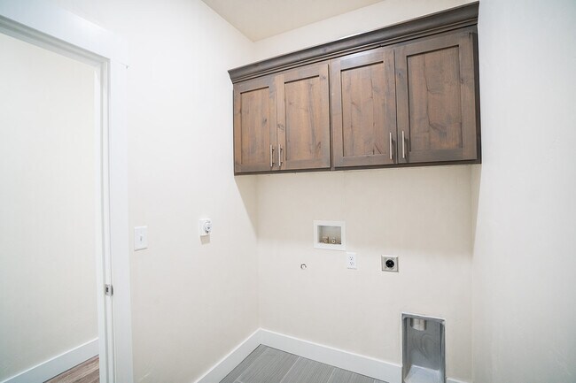 Building Photo - 544 K St