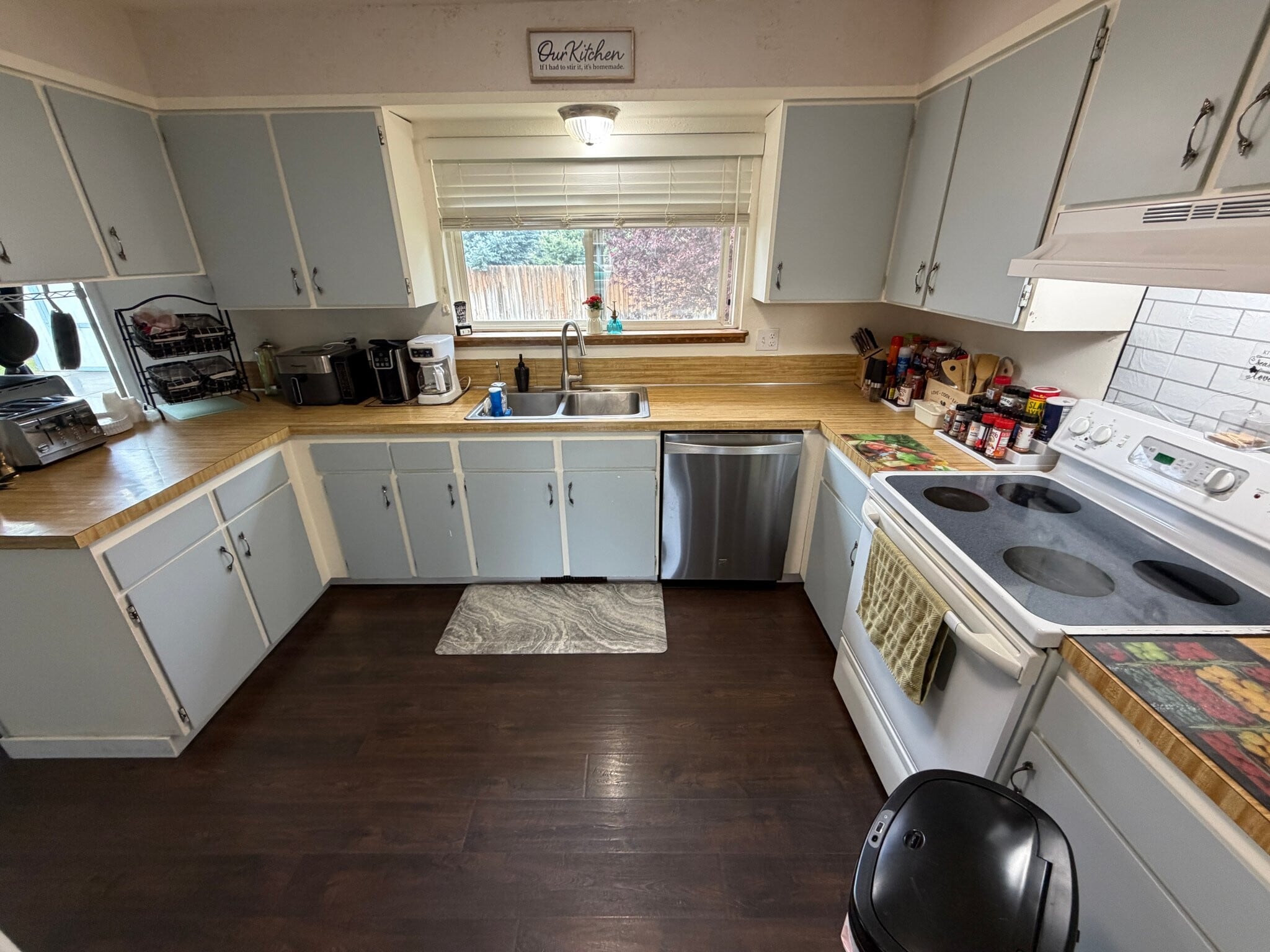 Building Photo - 127 Goodall St