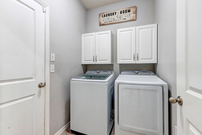 Building Photo - 32848 Sand Creek Dr