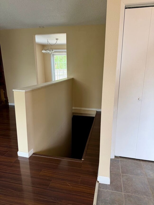 Building Photo - 3 Bed/1.5 Bath House For Rent with 2 Car Garage!