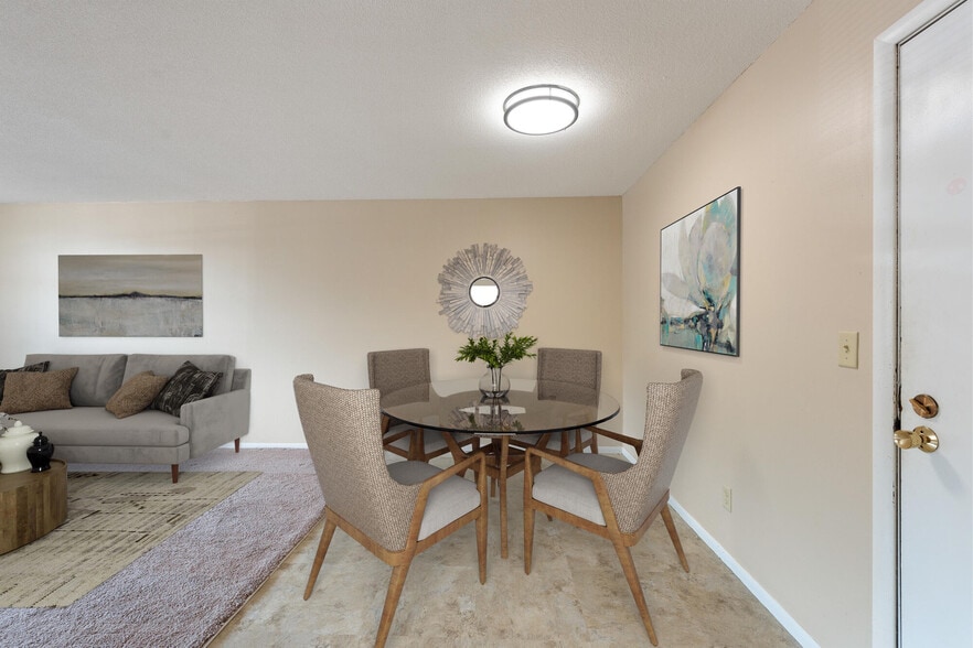 Building Photo - Shamrock Court Apartments