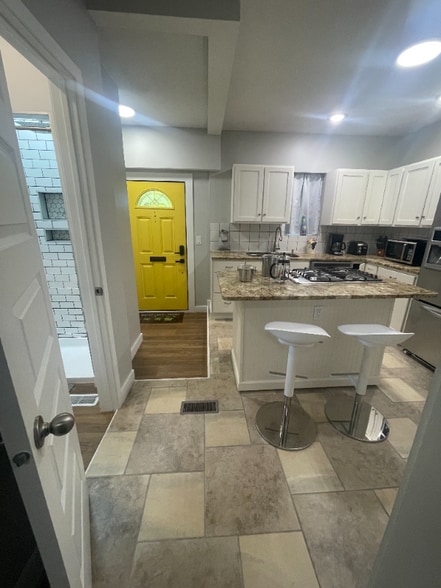 Building Photo - 4522 E Washington St