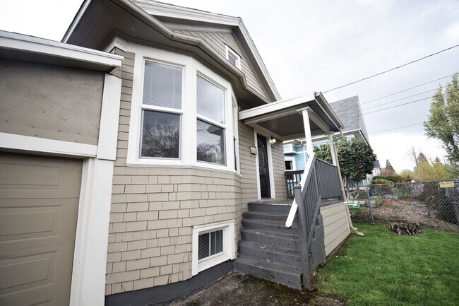 Building Photo - CLE-4637