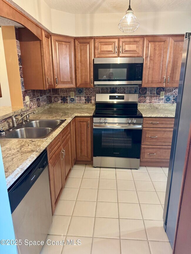 Building Photo - 53 Anchor Dr