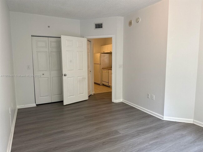 Building Photo - 17100 N Bay Rd