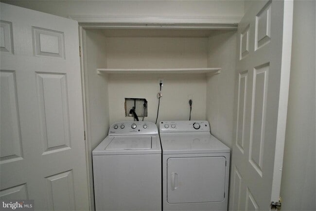 Building Photo - 118 Middle Point Ct