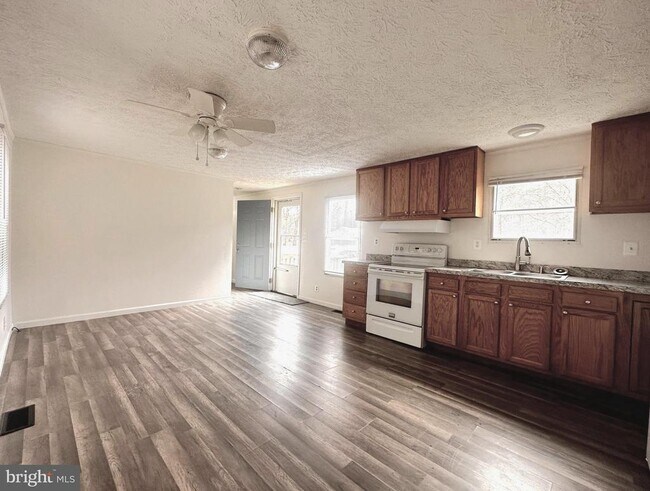 Building Photo - 410 Melvin Ave