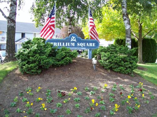 Building Photo - Trillium Square Apartments