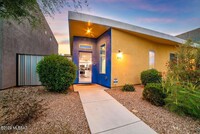 Building Photo - 840 E Park Modern Dr