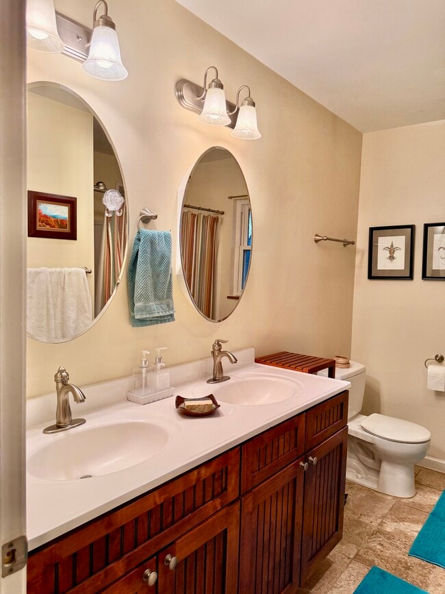 Building Photo - 5200 Skyline Dr