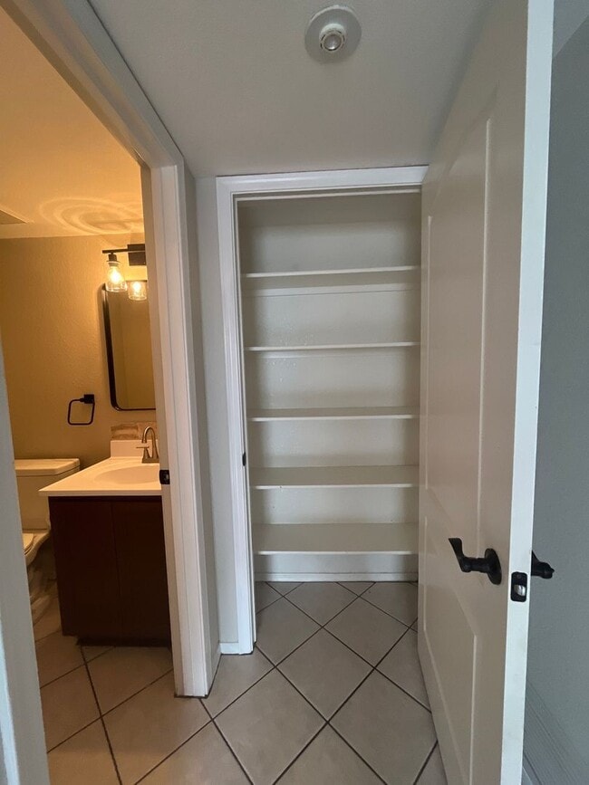 Building Photo - 3 bedroom 2.5 bath townhome for rent