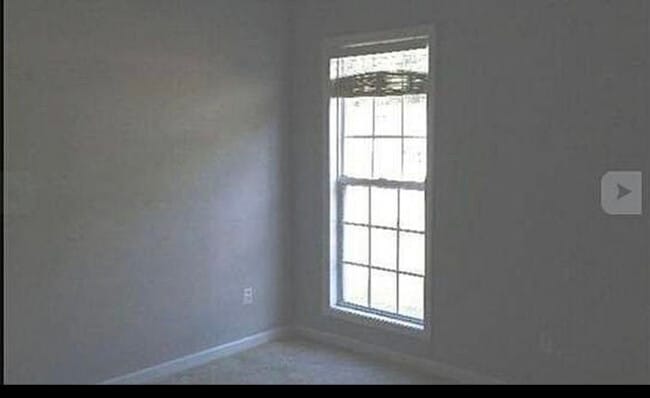 Building Photo - 120 Woods Edge Dr