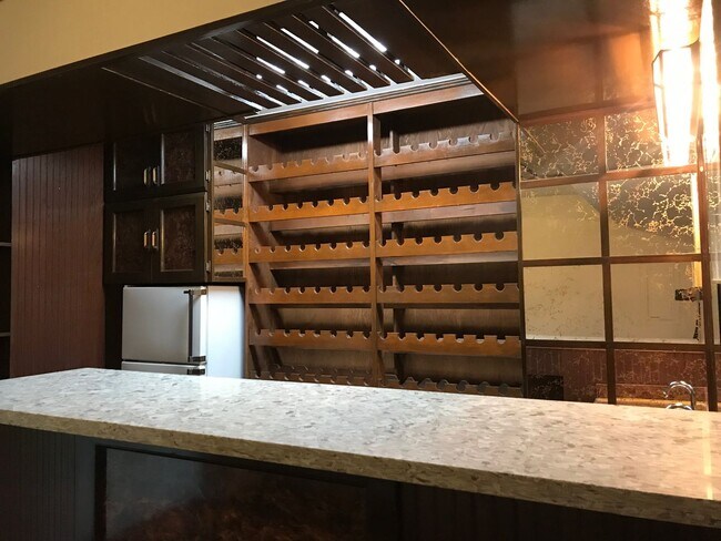 Building Photo - Beautifully remodeled 2 Story SFH 4 BD 2.5...
