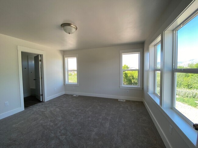 Building Photo - 1403 W Creekside Dr