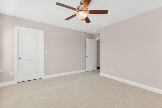Building Photo - 7068 Shooting Star Way