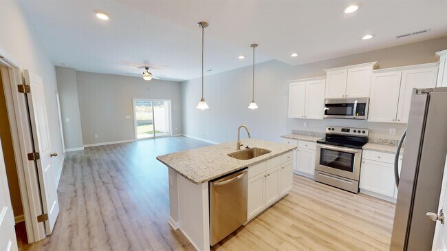 Building Photo - 86 Racquet Club Dr