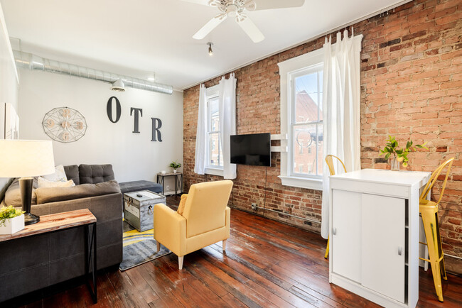 Primary Photo - 111 E 13th St