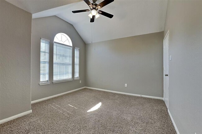Building Photo - 22723 W Waterlake