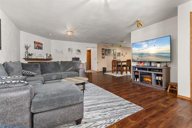 Building Photo - 510 E Peter Ln