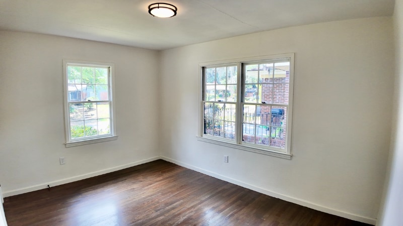 Building Photo - 1464 E 41st St