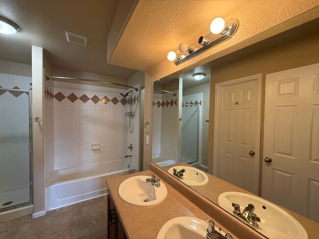 Building Photo - 3 Bed, 3 Bath Home in Forrest Meadows! – M...
