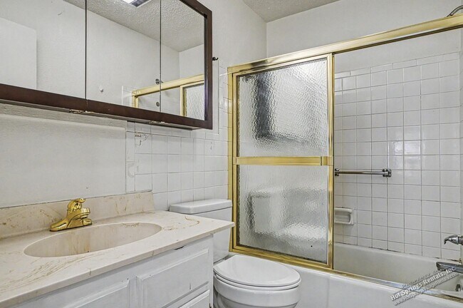 Building Photo - 119 Emperado Way