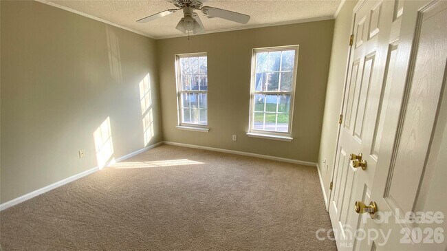 Building Photo - 127 Meadow Pond Ln