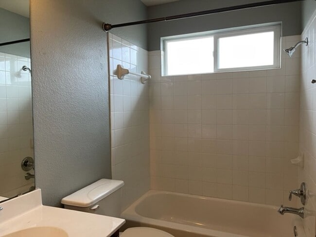 Building Photo - Lovely Home in Cedar Park Town Center
